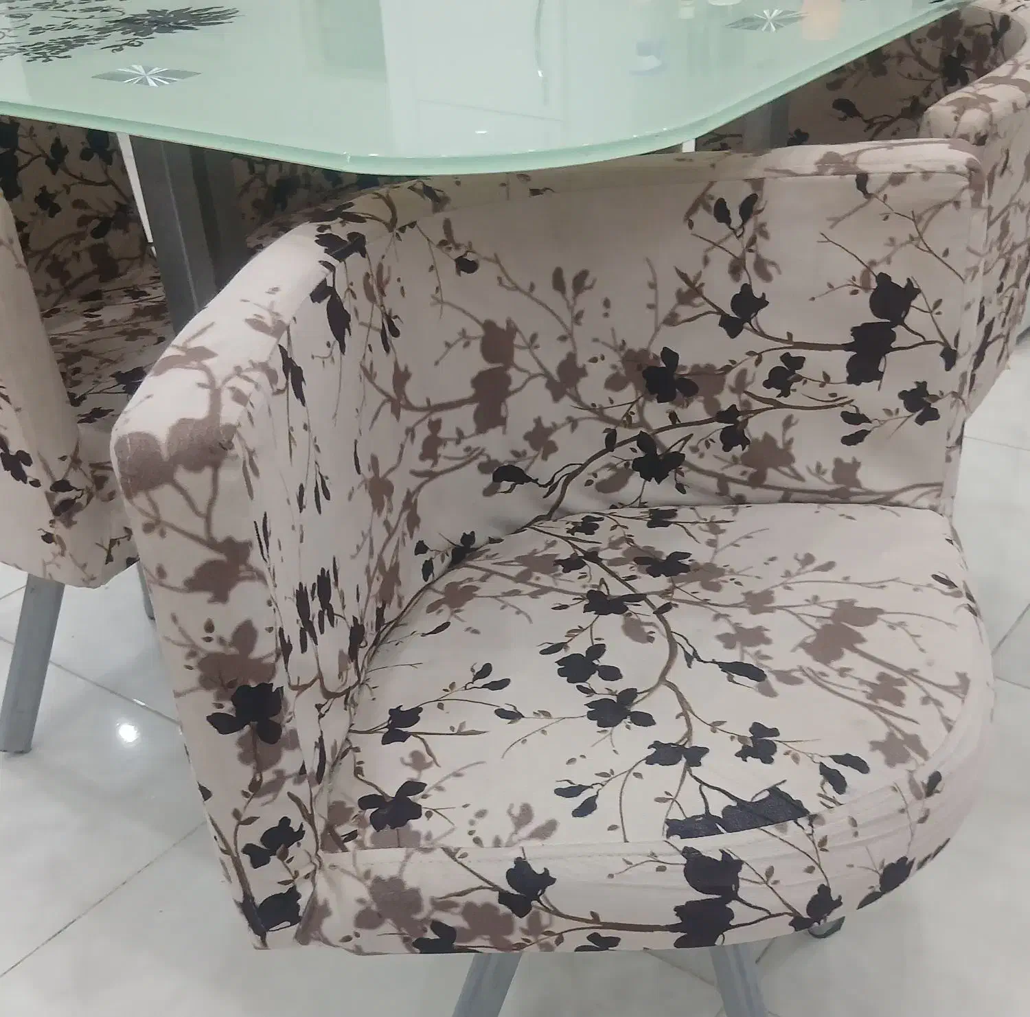 میز ناهارخوری بسیار شیک و تمیز چهارنفره|میز و صندلی غذاخوری|آبادان, |دیوار