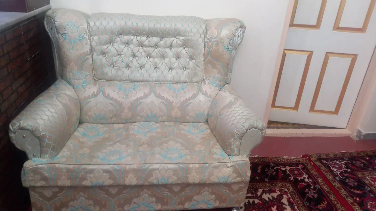 یک دست مبل راحتی|مبلمان خانگی و میز عسلی|باسمنج, |دیوار
