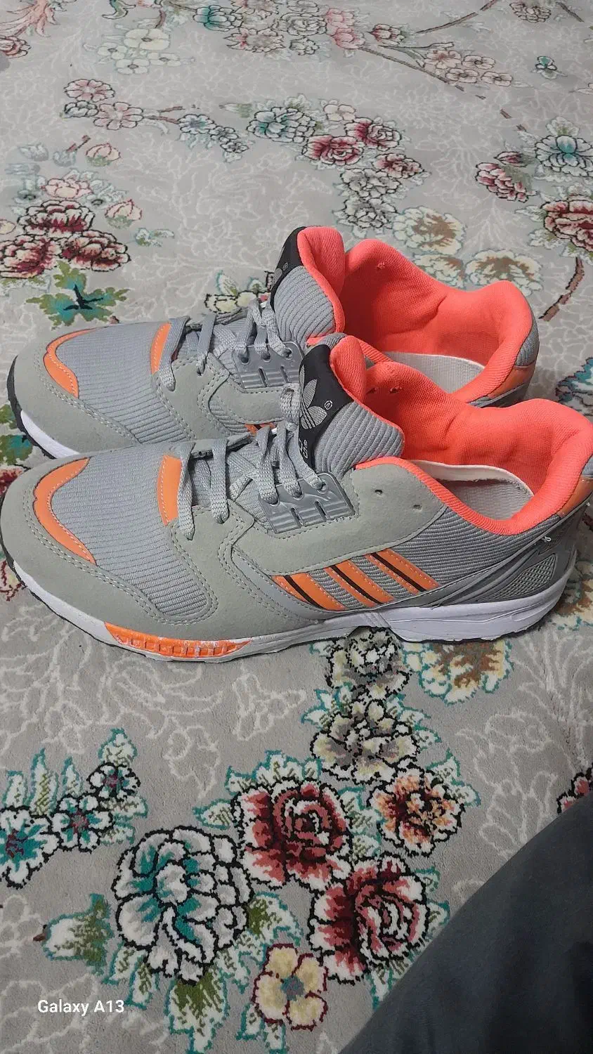 یک جفت کتانی زنانه سایز ۴۱ در صالحیه بهارستان|کیف، کفش، کمربند|بهارستان, |دیوار