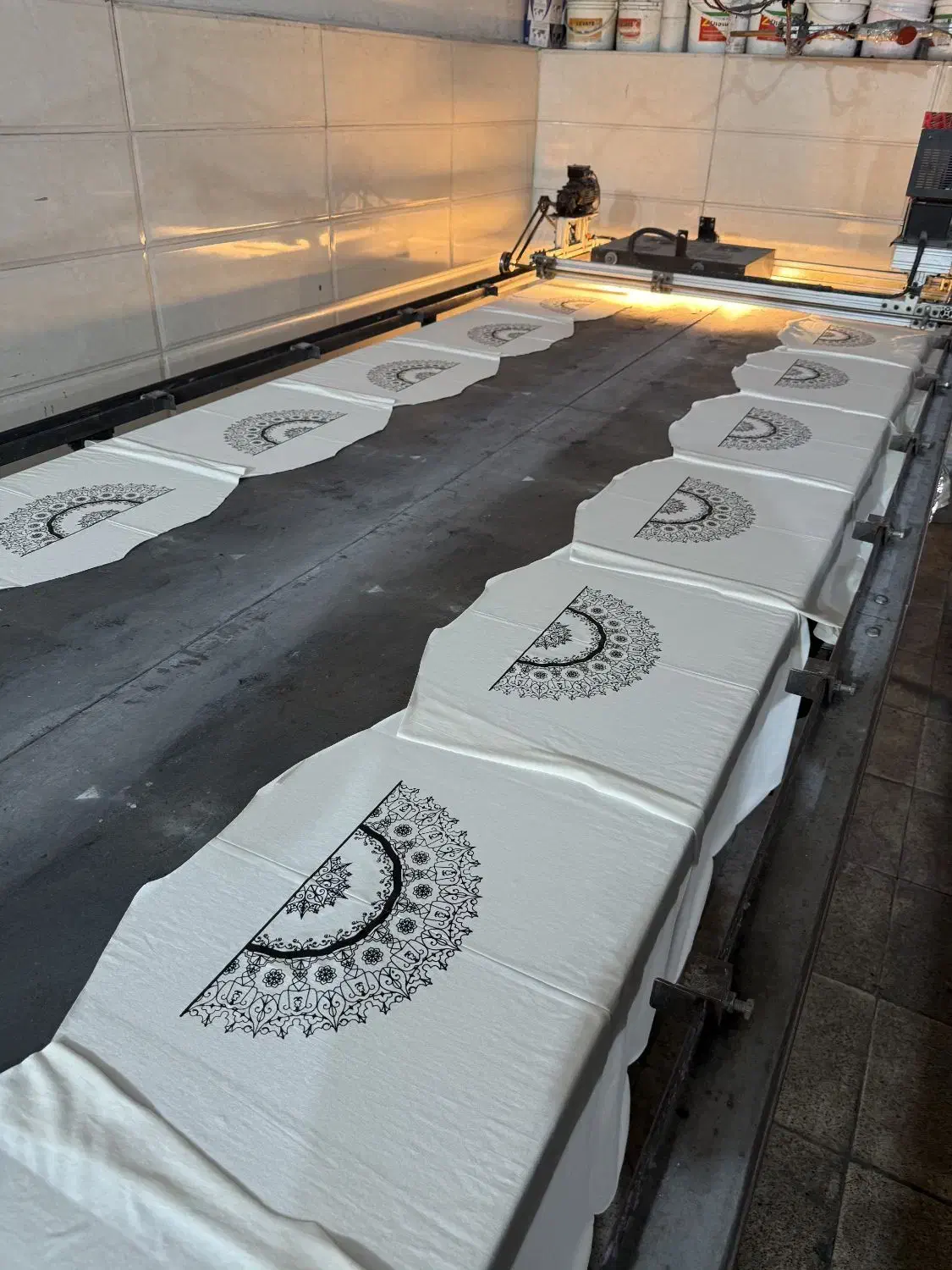 شابلون زن ماهر و کارگر ساده وسط کار|استخدام صنعتی، فنی، مهندسی|تهران, شهرک بعثت|دیوار