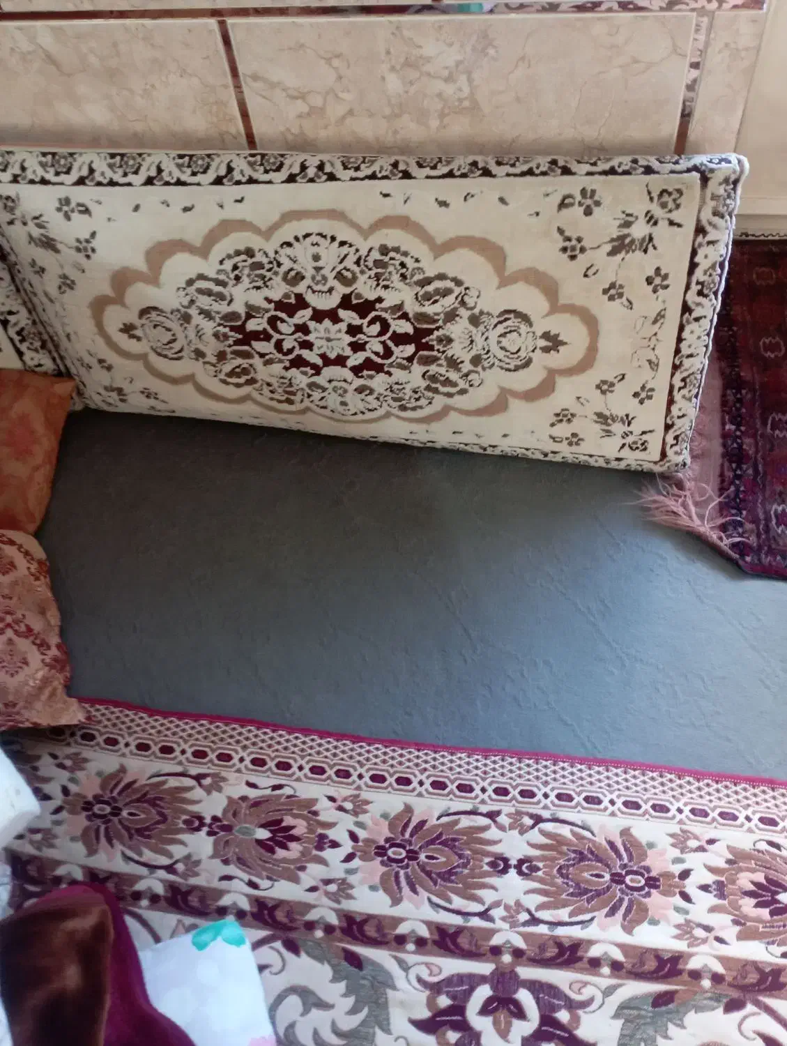 پشتی|پشتی|نگین شهر, |دیوار