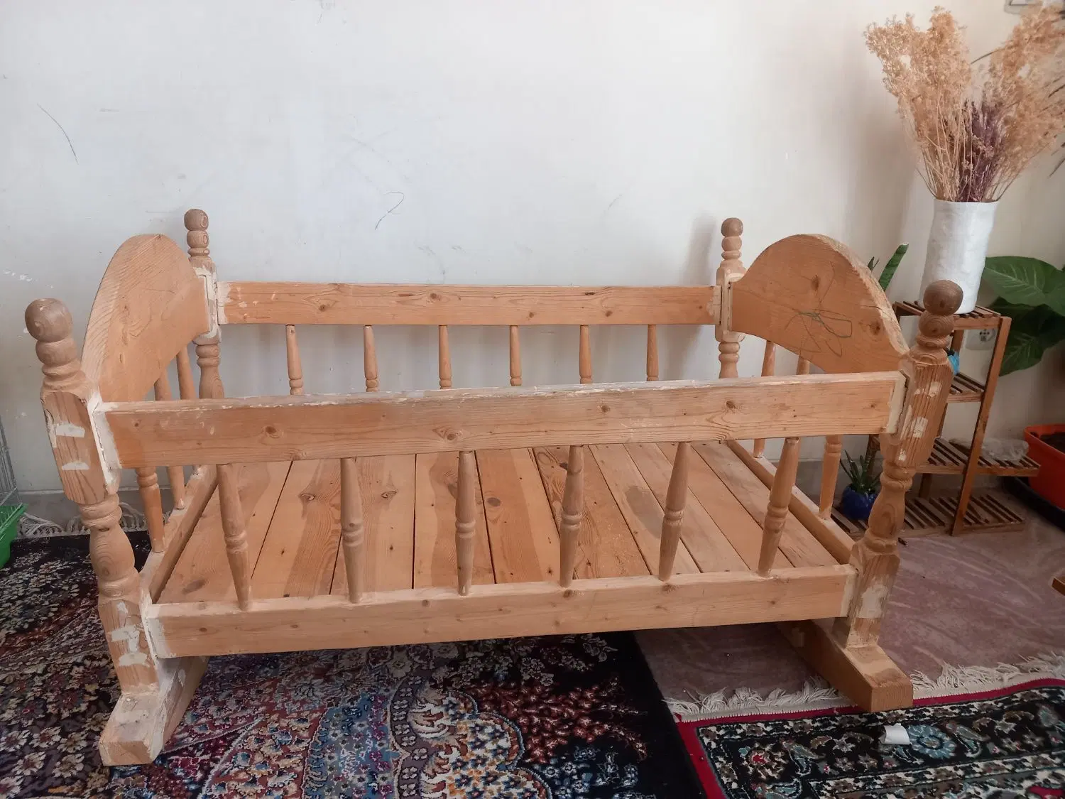 گهواره|تخت و صندلی بچه|شیراز, تندگویان|دیوار
