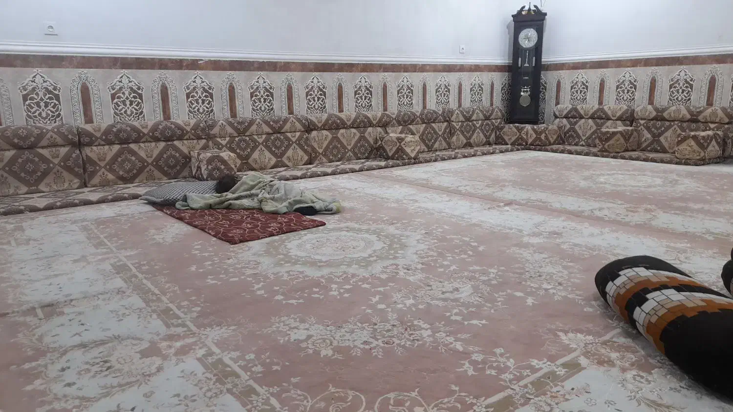 مبل خلیجی|پشتی|اهواز, بعثت|دیوار