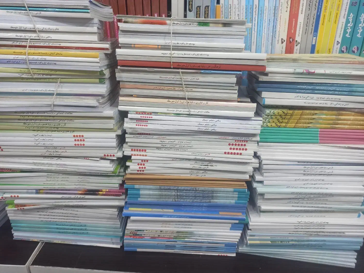 فروش کتابهای درسی ابتدایی تا دوازدهم|کتاب و مجله آموزشی|قم, ارم|دیوار
