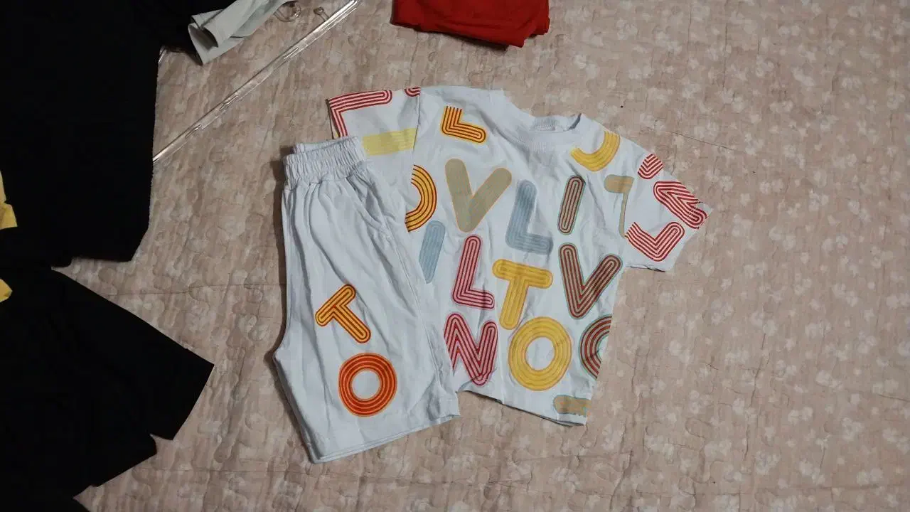 لباس کودک|کفش و لباس بچه|کیش, |دیوار