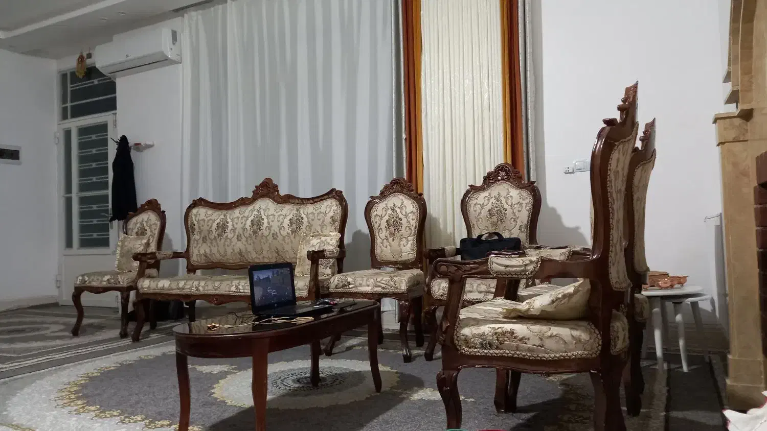 مبل سلطنتی هشت نفره|مبلمان خانگی و میز عسلی|مرودشت, ابوذر جنوبی|دیوار