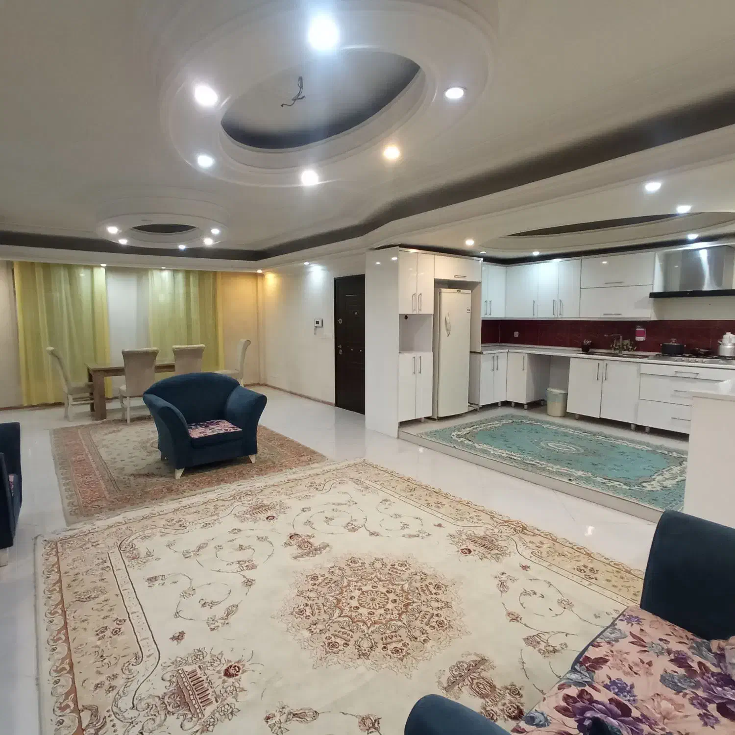 آپارتمان لوکس دو خوابه بزرگ در خیابان آذر|اجارهٔ کوتاهمدت آپارتمان و سوئیت|ری, دولتآباد|دیوار