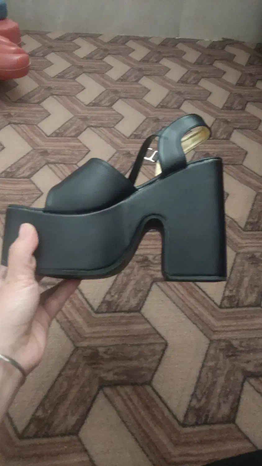 صندل|کیف، کفش، کمربند|فیروزآباد (فارس), |دیوار