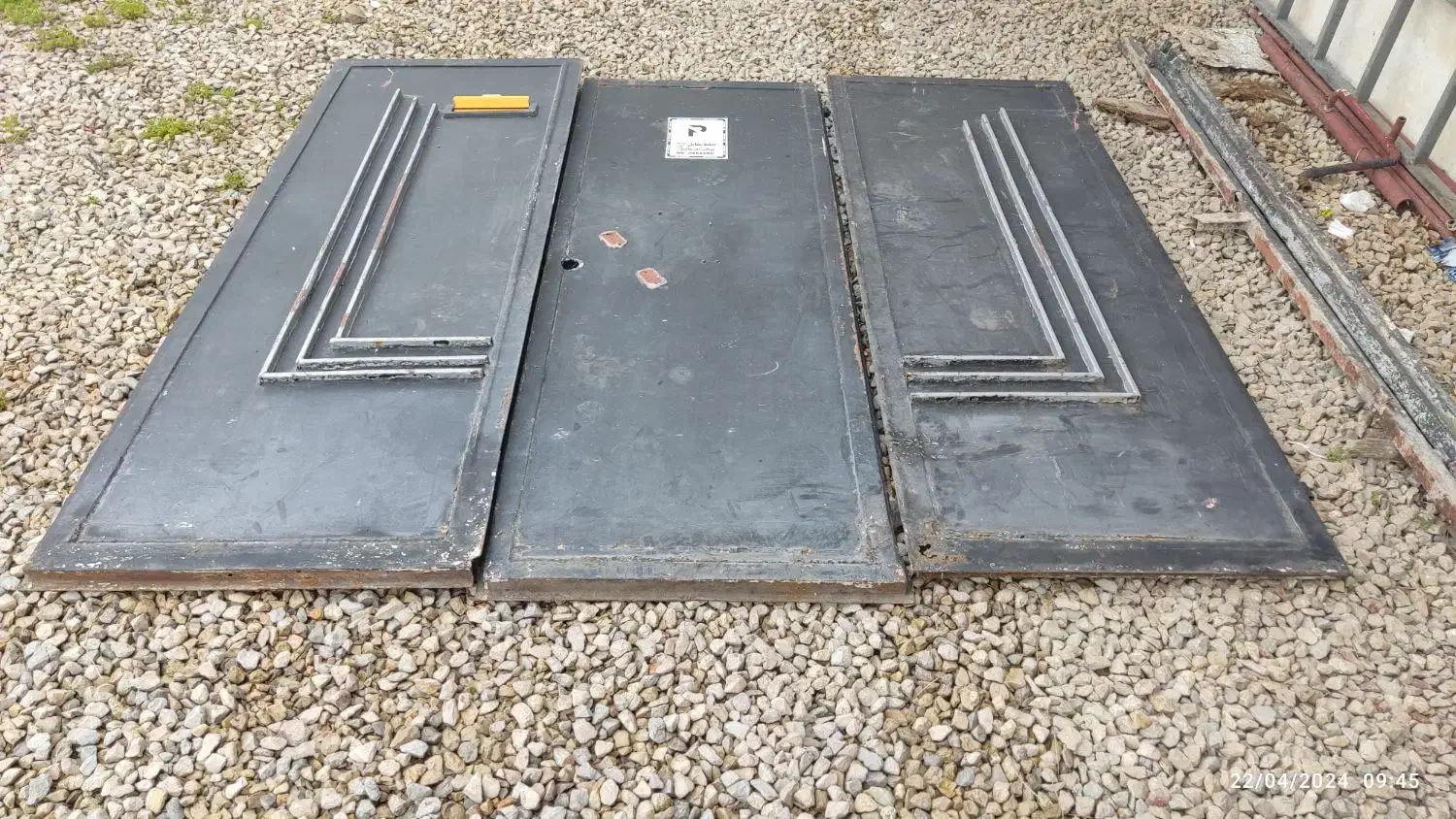 درب سه لنگه دست دوم|مصالح و تجهیزات ساختمان|آستارا, |دیوار