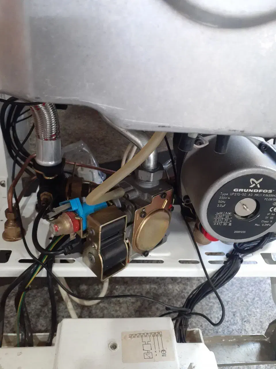 فروش پکیج کارکرده مشابه صفروتعویض با پکیج خراب شما|آبگرمکن، پکیج، شوفاژ|گرگان, |دیوار