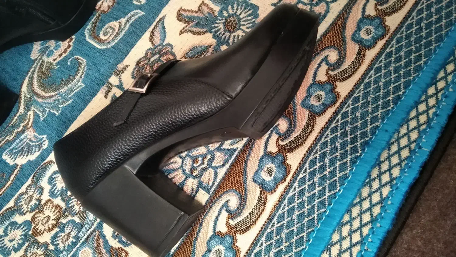 کفش|کیف، کفش، کمربند|رشت, رودباری|دیوار