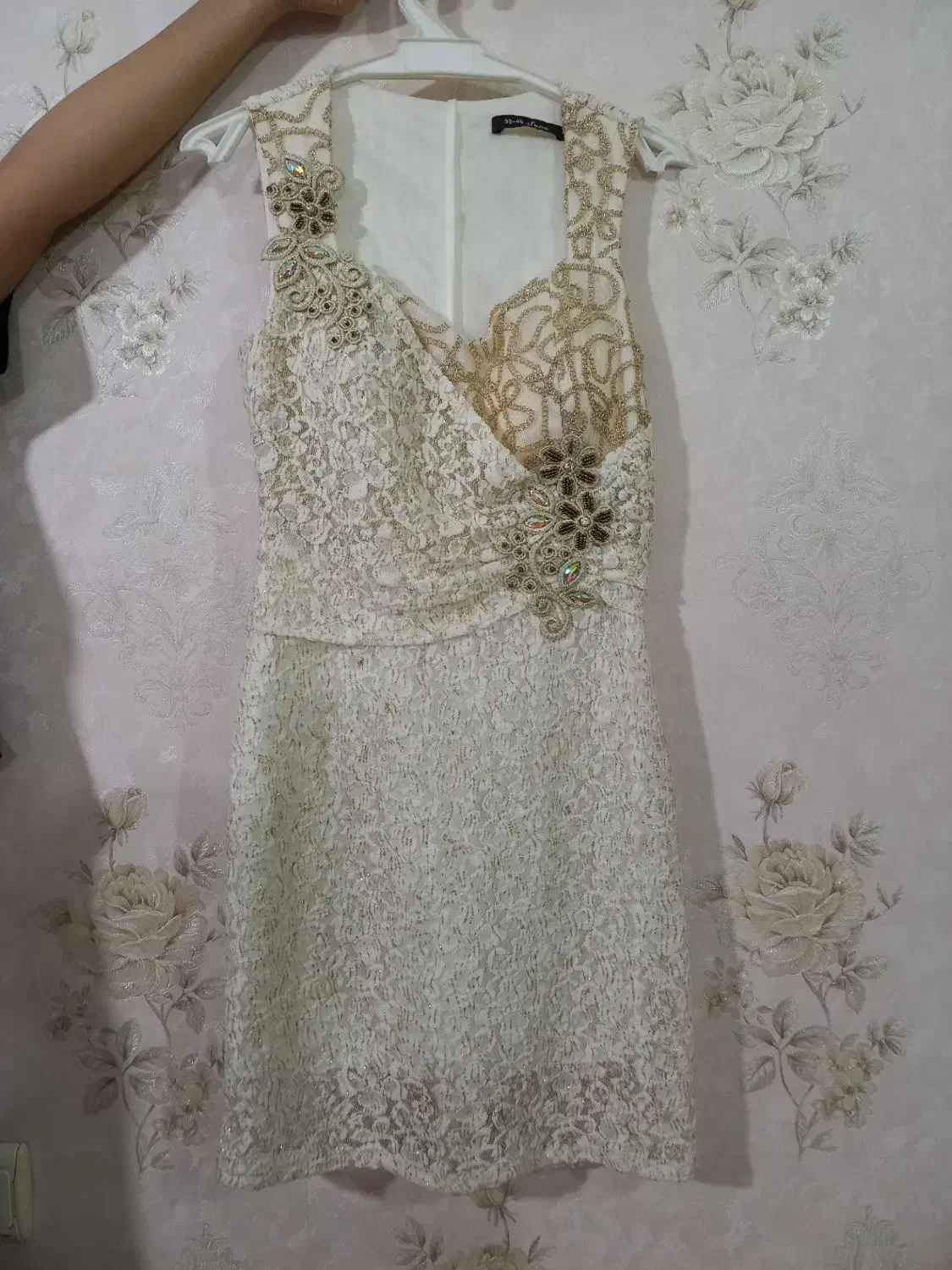 لباس مجلسی|لباس|جوین, |دیوار