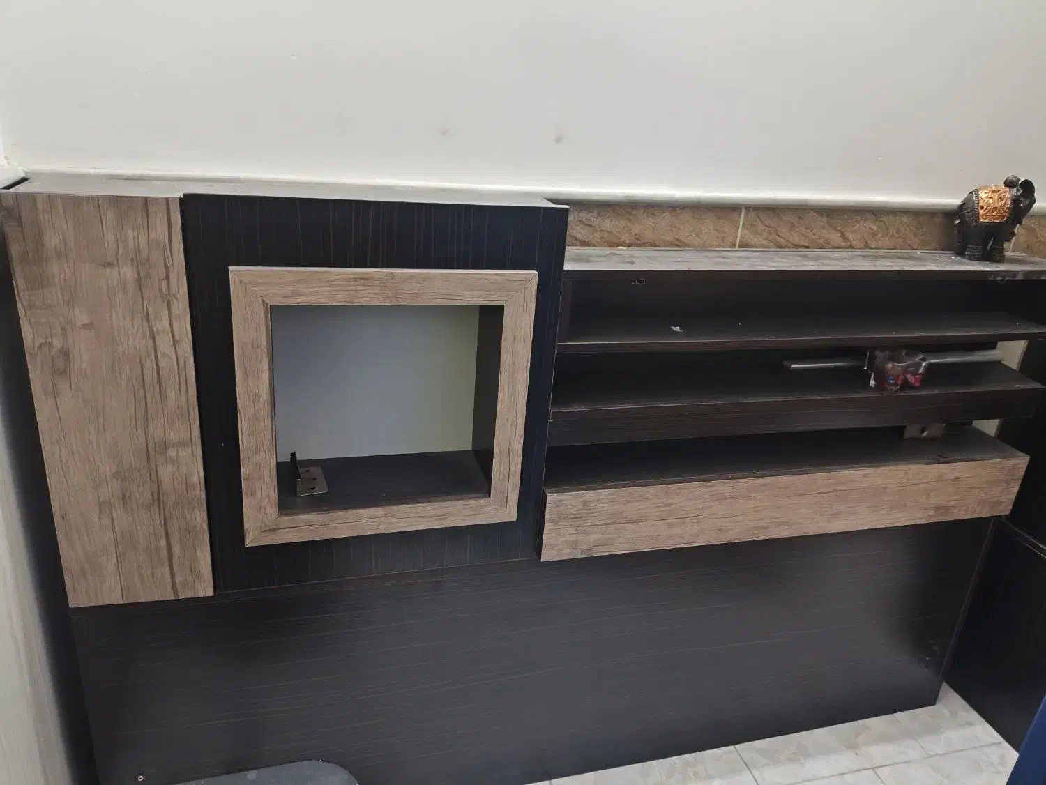 تخت خواب|تخت و سرویس خواب|قم, قلعه عموحسین|دیوار