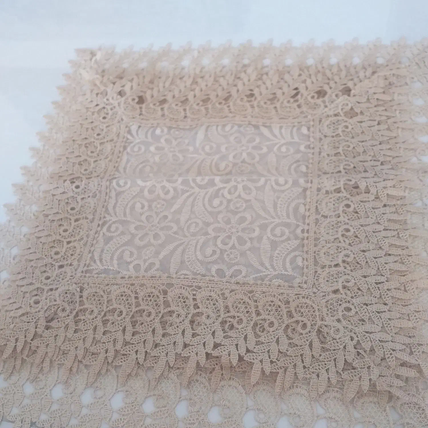 تور زیبا روی ماشین لباس شویی وگاز و|پرده، رانر، رومیزی|قروه, |دیوار