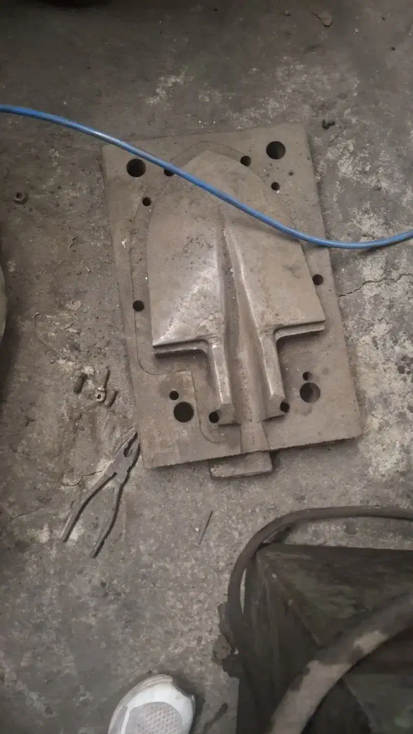 قالب بیل|ماشین‌آلات صنعتی|خسروشاه, |دیوار