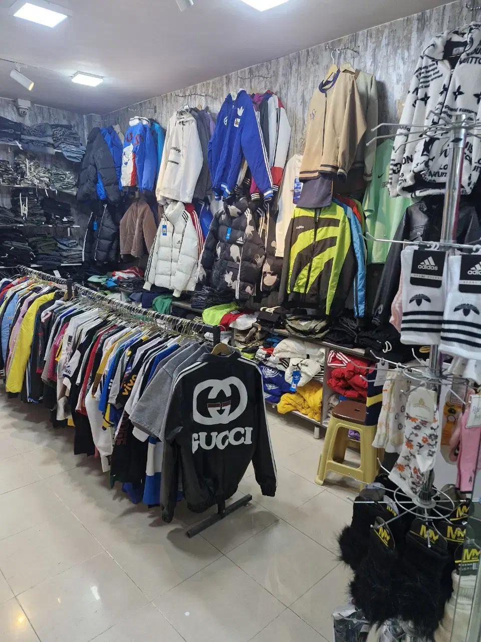 فروشنده ی پاره وقت|استخدام خدمات فروشگاه و رستوران|بروجن, |دیوار