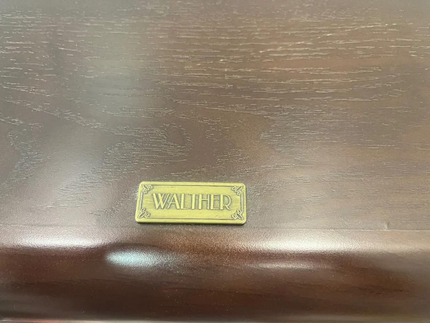 رادیوی رومیزی چوبی سایز بزرگ|کلکسیون اشیاء عتیقه|امیدیه, |دیوار