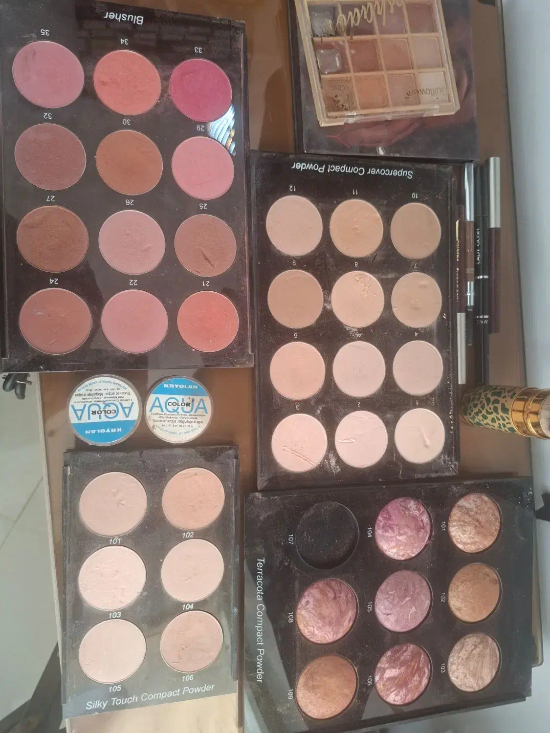 تعدادی سایه تعدادی لوازم ارایش|آرایشی، بهداشتی، درمانی|کرمانشاه, |دیوار