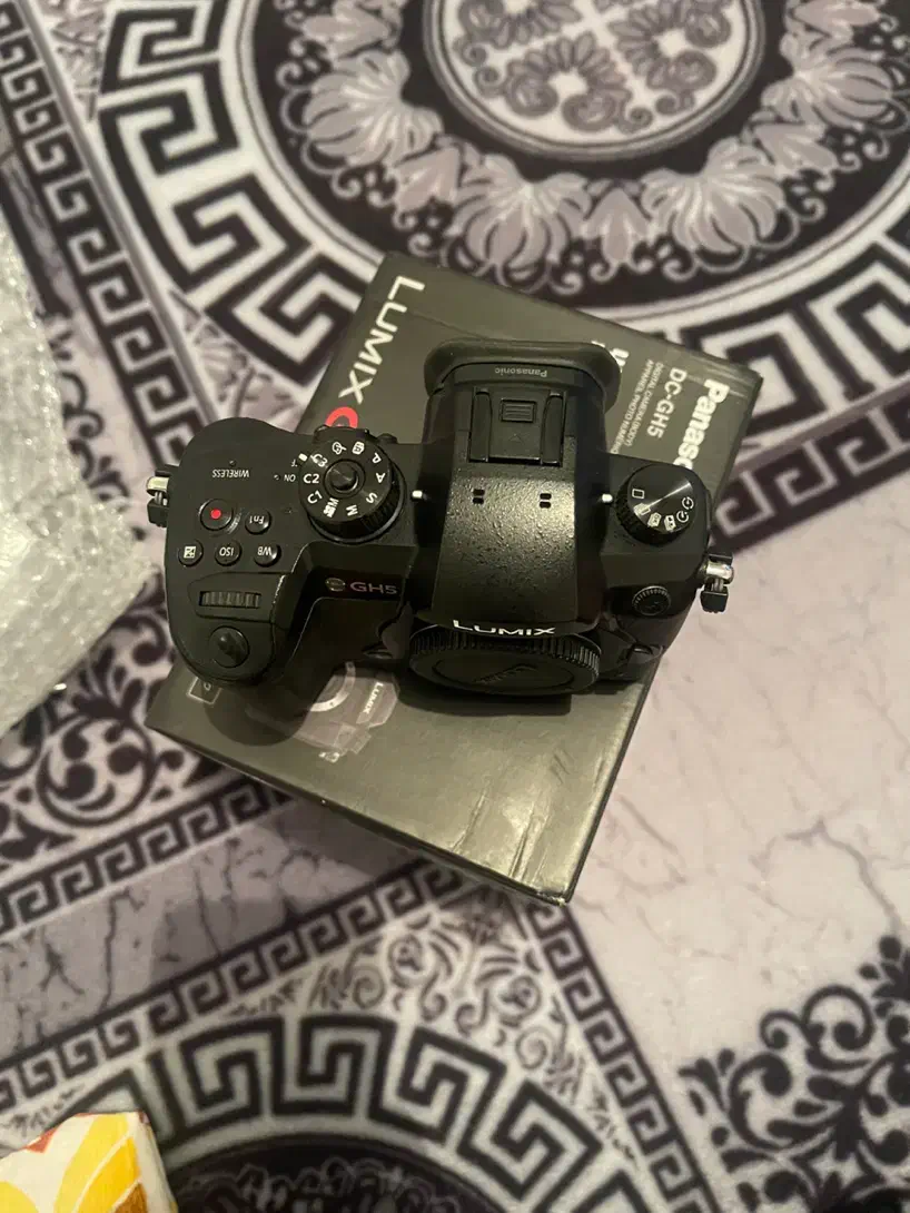 دوربین قدرتمند پاناسونیک gh5|دوربین عکاسی و فیلم‌برداری|پرند, فاز ۰|دیوار