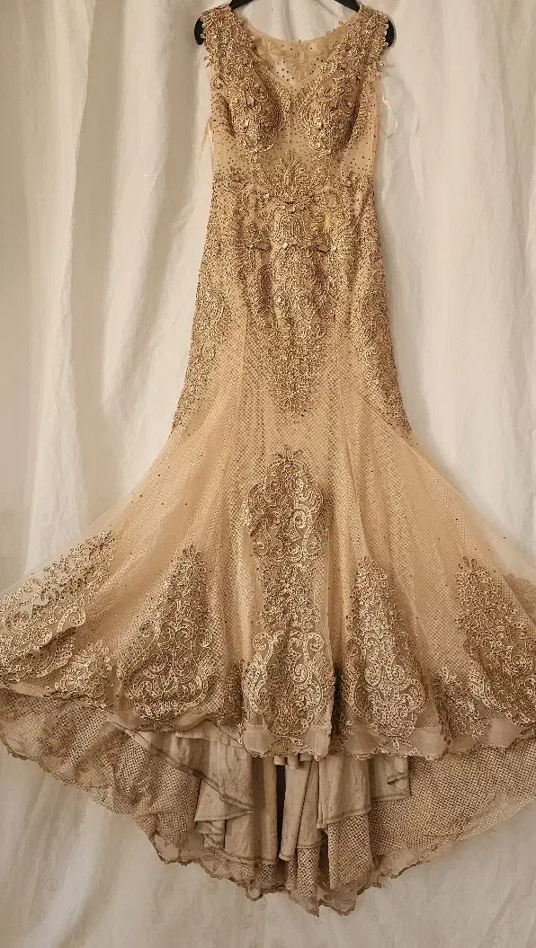 لباس مجلسی|لباس|یزد, |دیوار