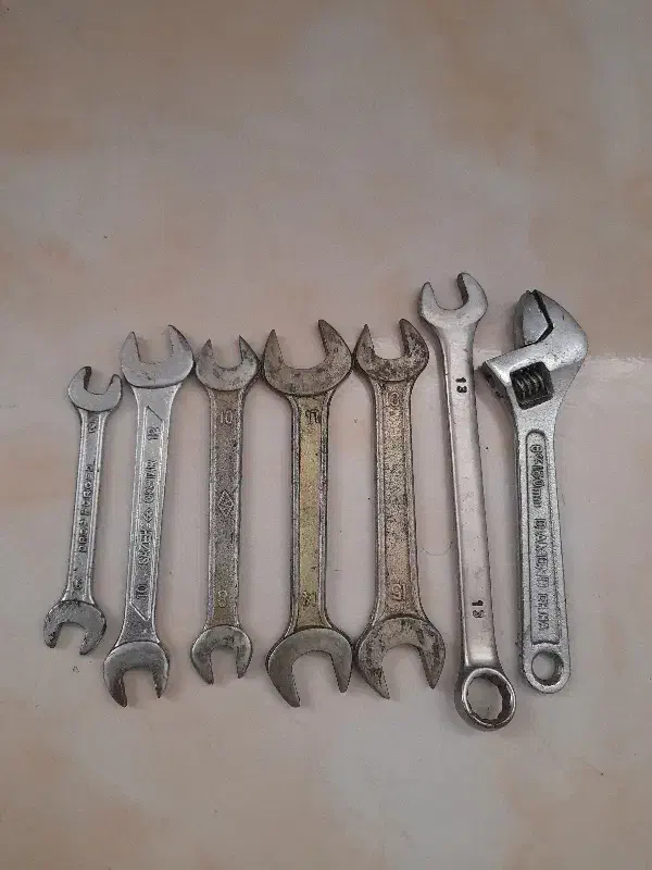 فروش گردنبند مردانه طلایی رنگ ثابت و تعدادی آچار|زیورآلات و اکسسوری|بجنورد, |دیوار