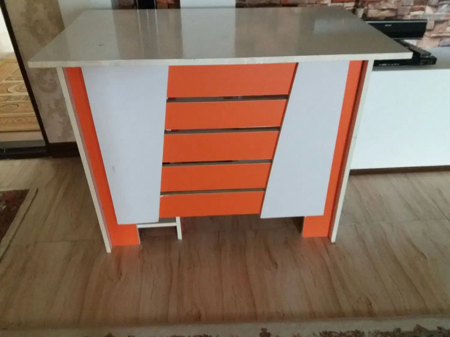 میز تحریر|میز تحریر و کامپیوتر|شیروان (خراسان), |دیوار