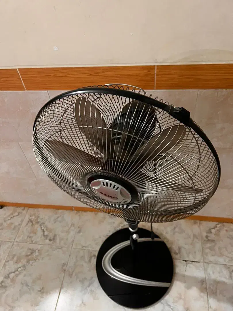 پنکه ایستاده|پنکه و تصفیهکنندهٔ هوا|کرمان, |دیوار