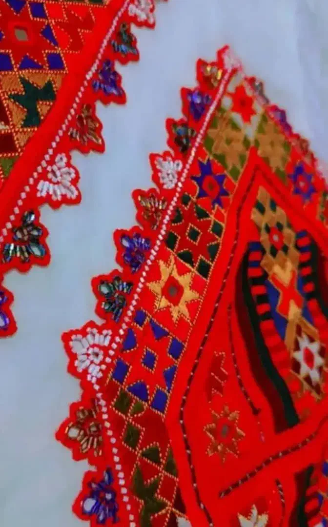 کوریشی اینه|لباس|سرباز, |دیوار