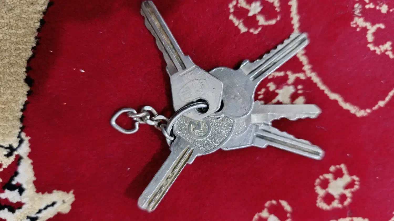 دسته کلید پیدا شده|اشیا|مریوان, |دیوار