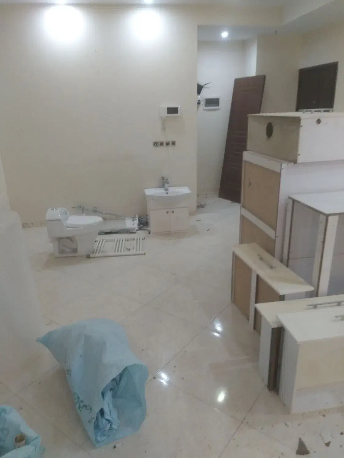 برقکار نیم ماهر و ساده|استخدام معماری، عمران و ساختمانی|تهران, شهرک چیتگر|دیوار