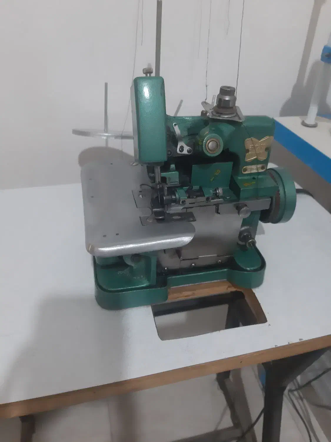 سردوز پروانه ۳ نخ با میز|چرخ خیاطی و ریسندگی|محمدشهر, ولدآباد|دیوار