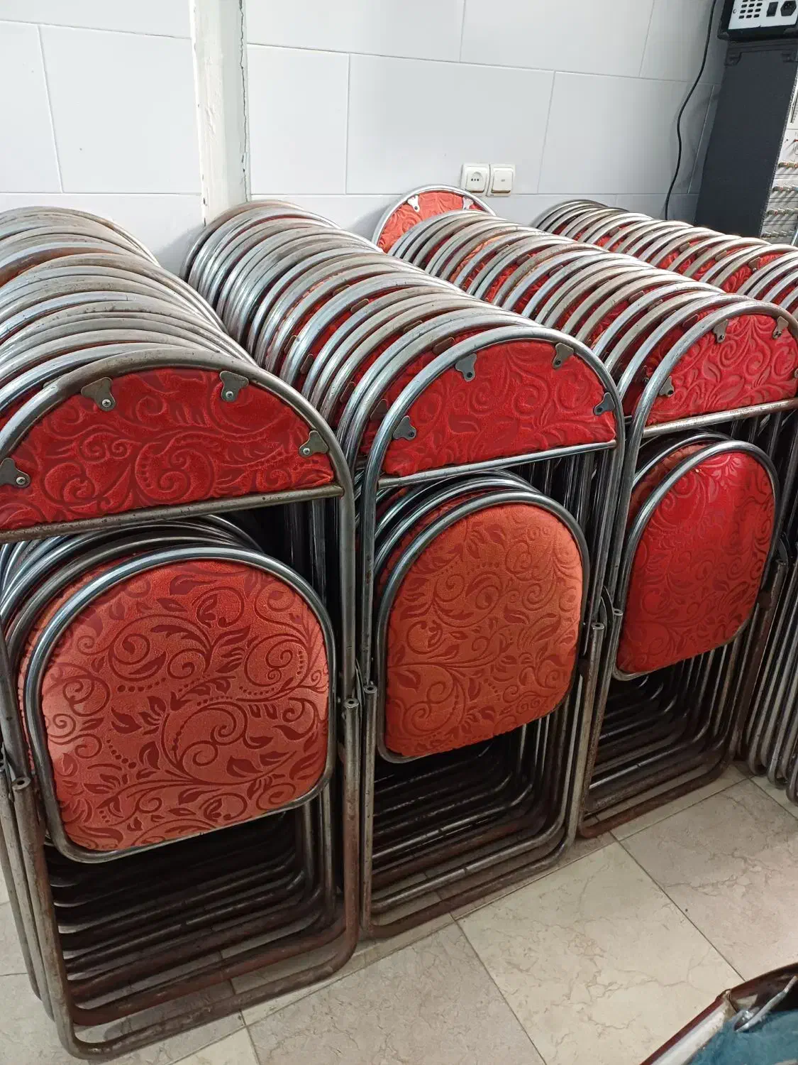 صندلی تاشو 150 عدد.  زارع|صندلی و نیمکت|فیروزآباد (لرستان), |دیوار