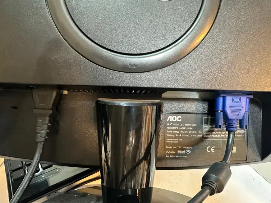 مانیتور AOC سایز 18.5 اینچ LCD و کابل تبدیل hdmi|قطعات و لوازم جانبی رایانه|کوچصفهان, |دیوار