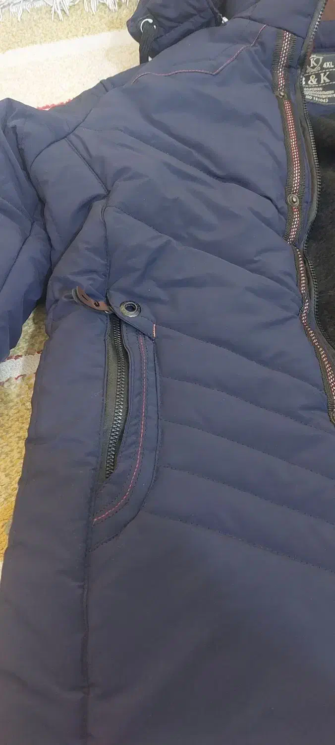 کاپشن|لباس|چرام, |دیوار