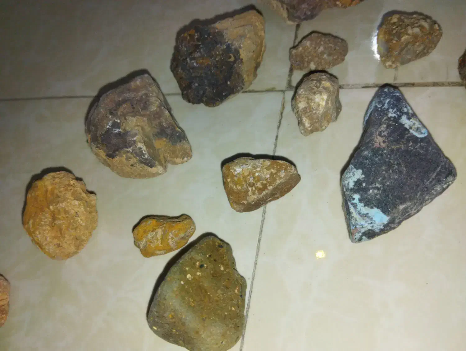 سنگ  قدمتی|کلکسیون اشیاء عتیقه|ساوه, |دیوار