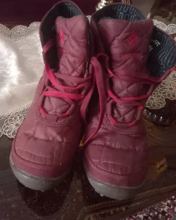 کتونی و چکمه چکوا .|کیف، کفش، کمربند|زنجان, |دیوار