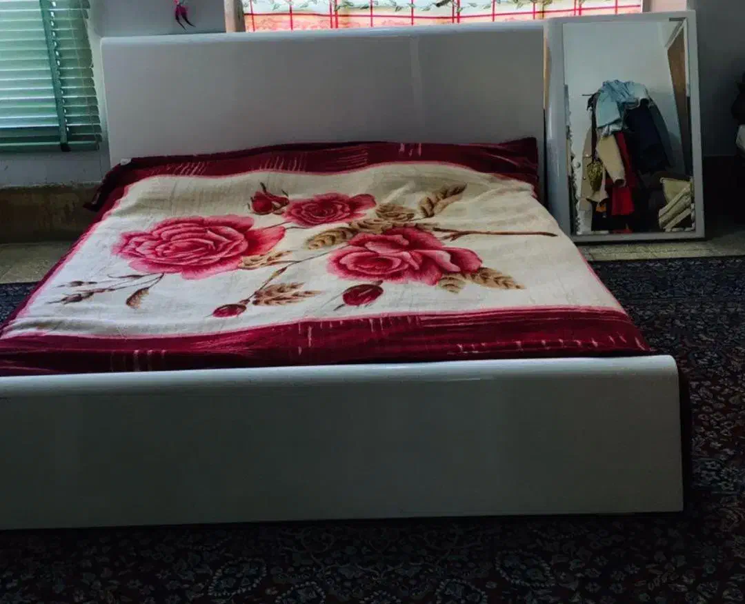 فروش چند عدد وسیله|تخت و سرویس خواب|جهرم, |دیوار