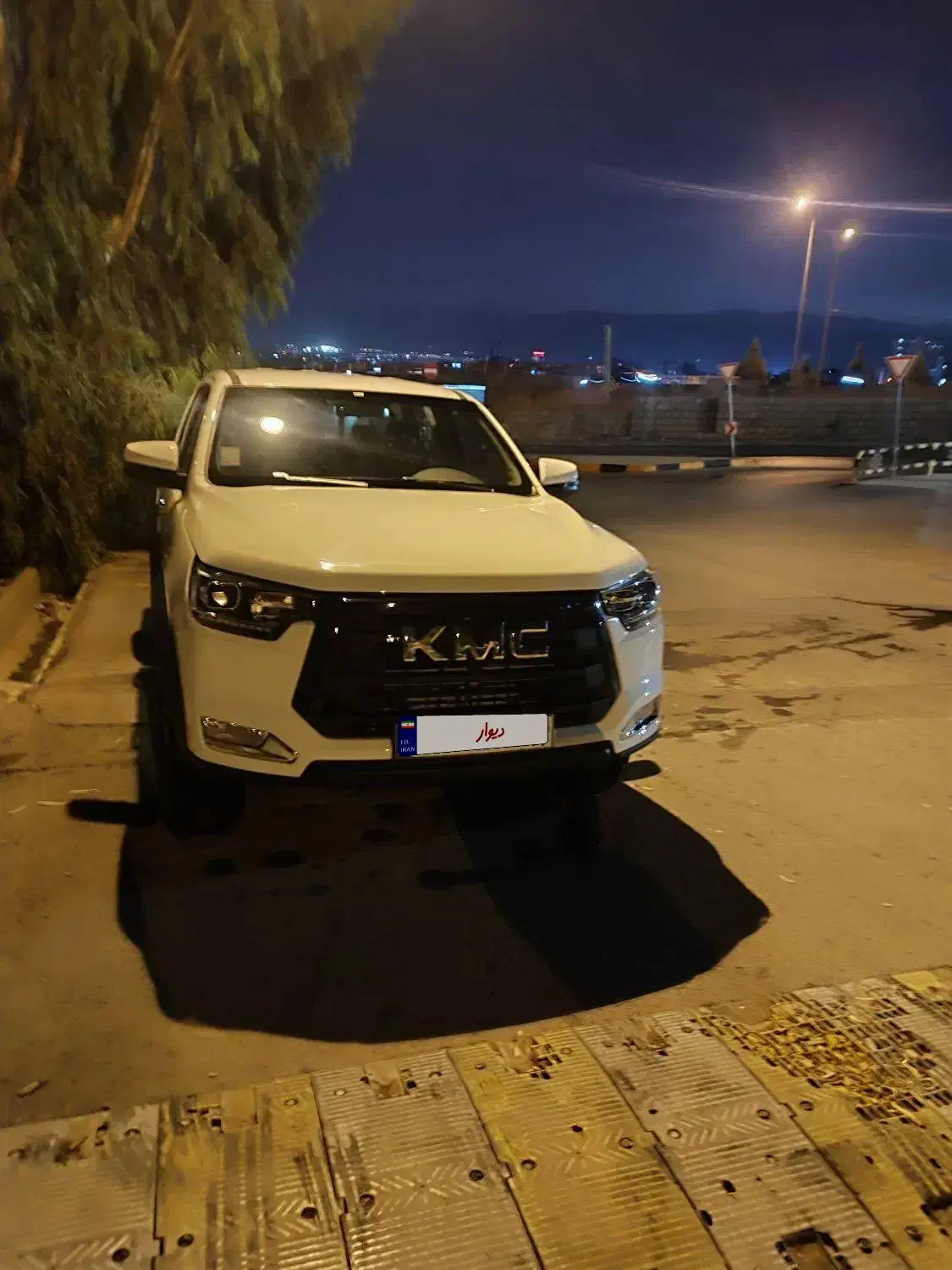 کی ام سی|خودرو سواری و وانت|شیراز, تپه تلویزیون|دیوار