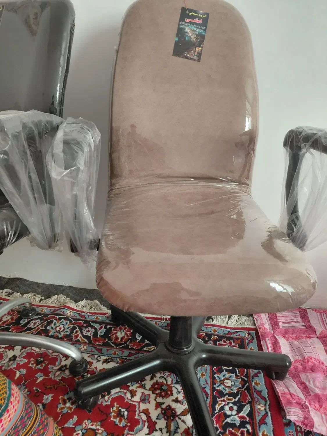 ۲ عدد صندلی گردون|مبلمان اداری|تبریز, |دیوار