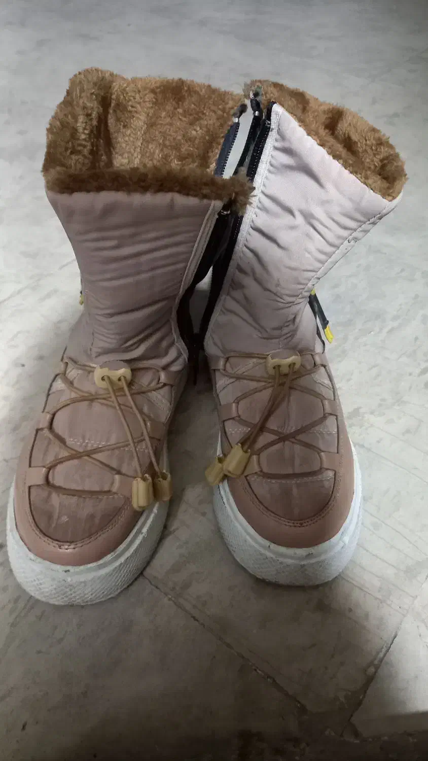 بوت دخترانه|کیف، کفش، کمربند|بومهن, |دیوار