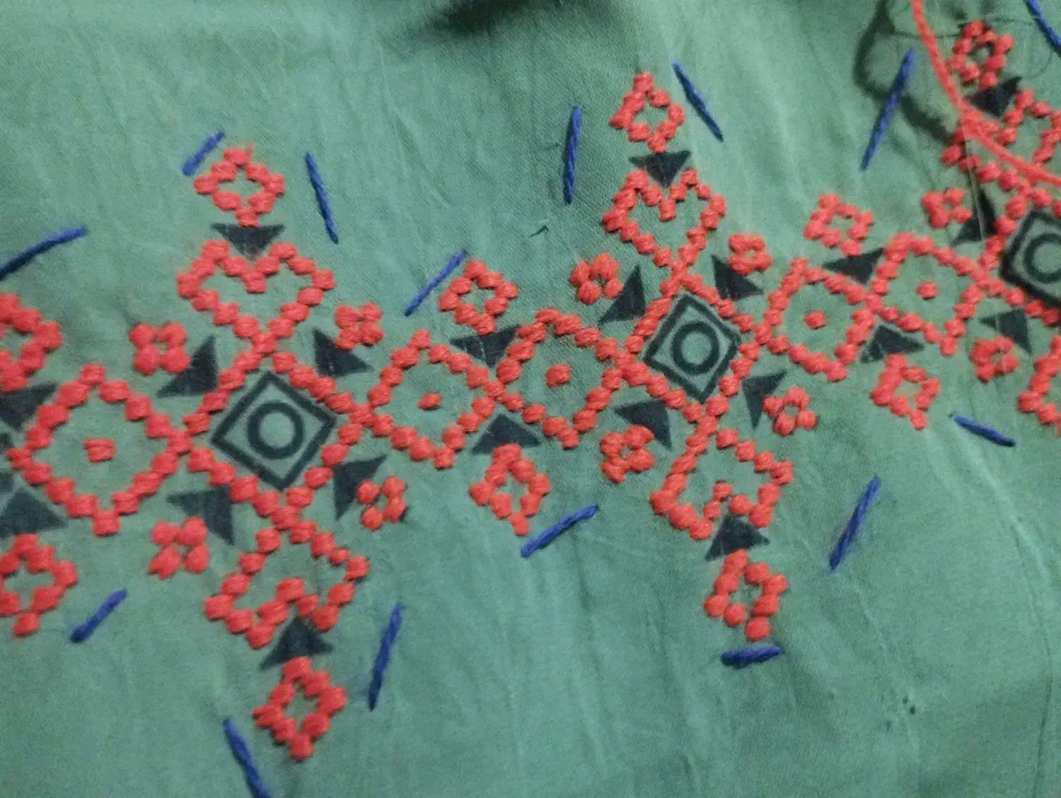 دانوک و پروک دوچین|لباس|ایرانشهر, |دیوار