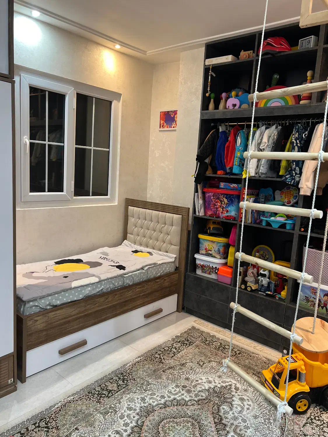 تخت و تشک نو و دراور شرکت آپادانا|مبلمان خانگی و میز عسلی|رشت, منظریه|دیوار