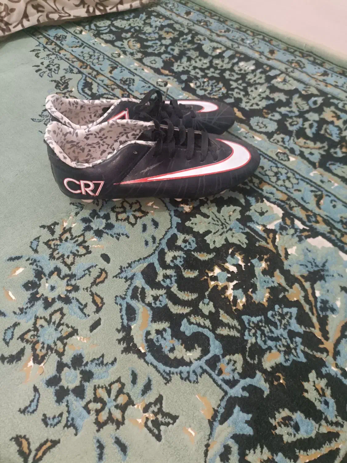 کفش سالن وکفش چمن|تجهیزات ورزشی|فسا, |دیوار