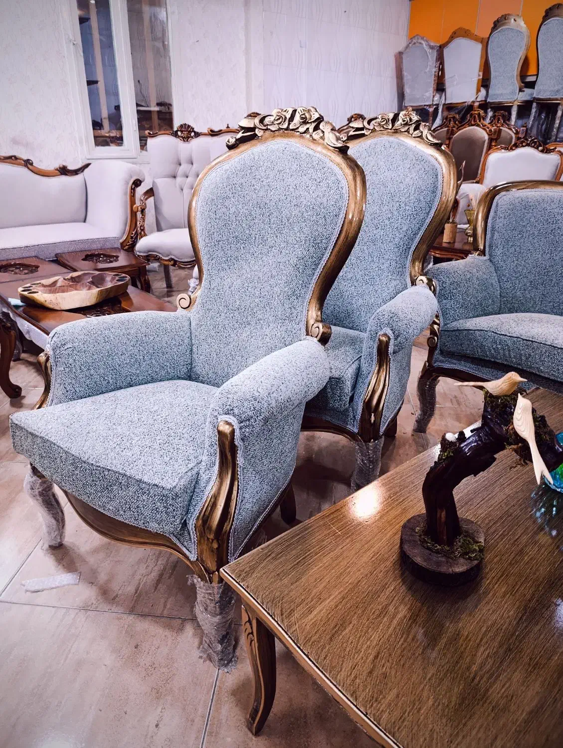 مبل های ظریف کلاسیک آکبند ۷نفره و ۹نفره|مبلمان خانگی و میز عسلی|کرمانشاه, |دیوار