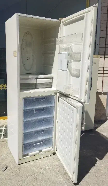 یخچال فریزر و تمام فریزربدون برفک|یخچال و فریزر|مشگین شهر, |دیوار