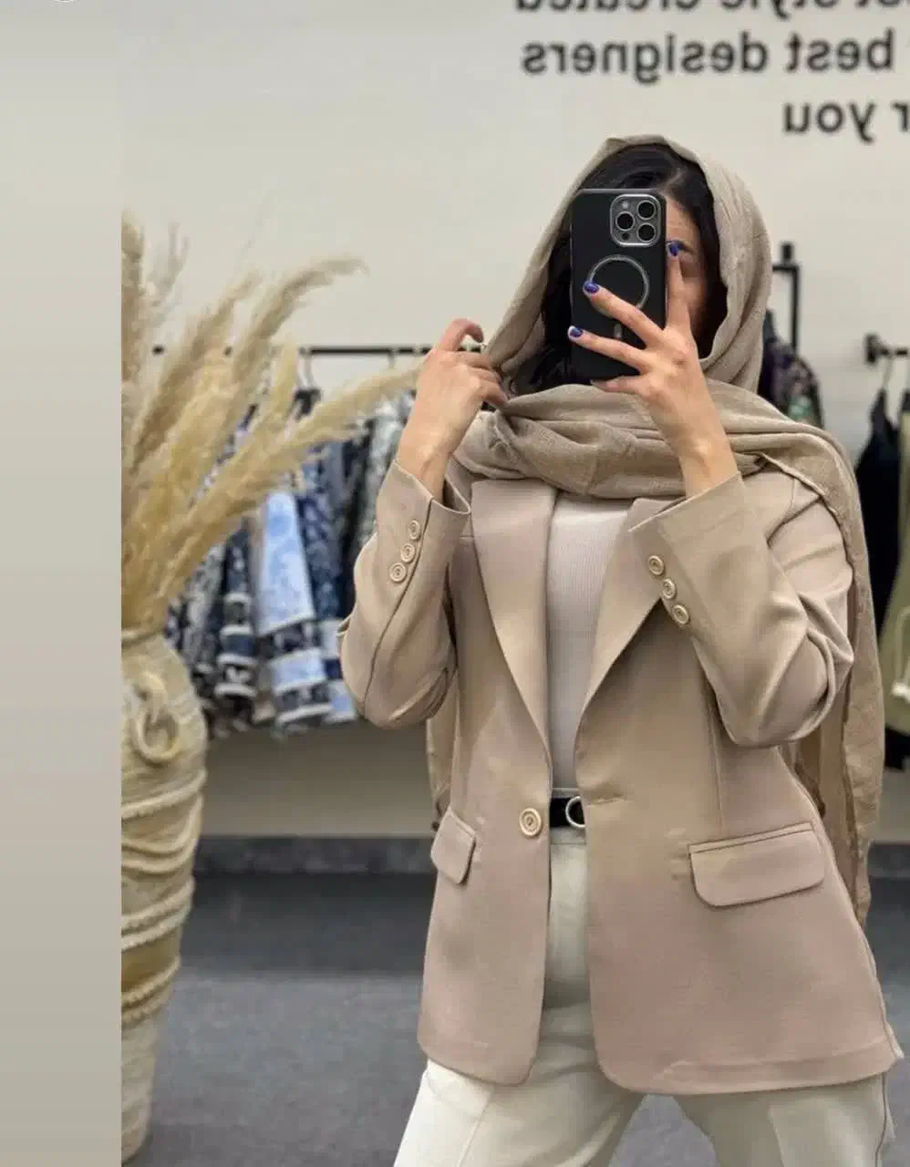 کت و شلوار|لباس|قم, باجک یک|دیوار