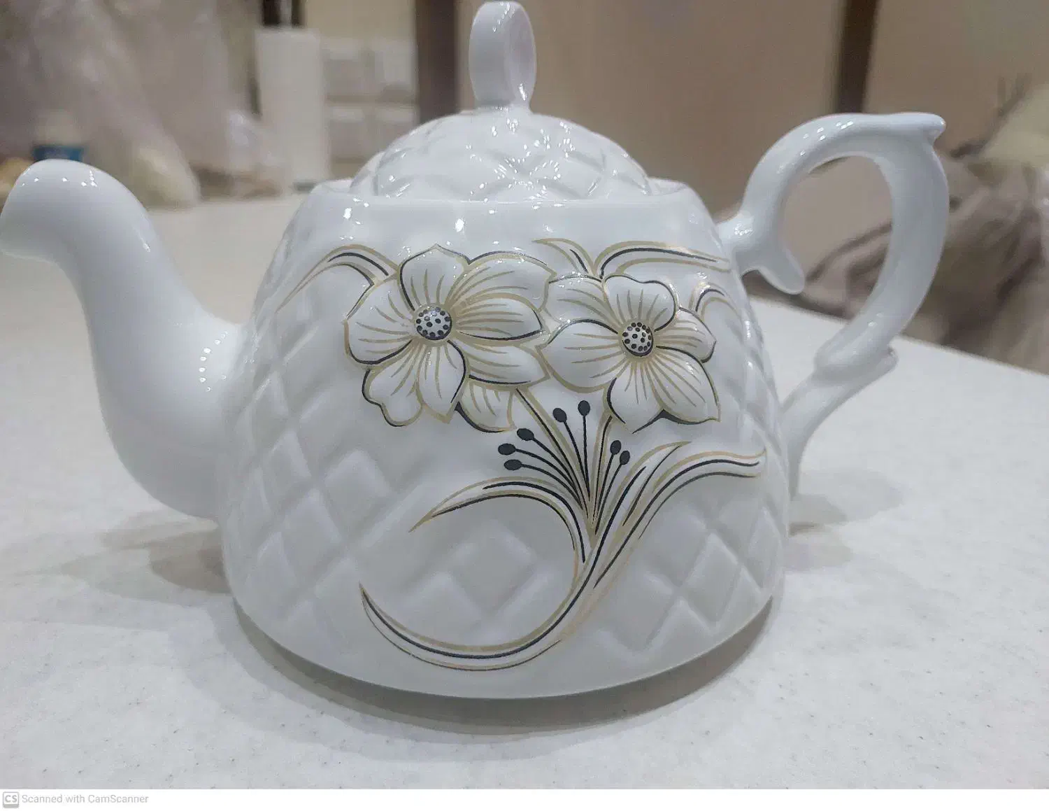 قوری چینی شطرنجی طرح برجسته|قوری، کتری، قهوهساز دستی|تهران, آسمان|دیوار