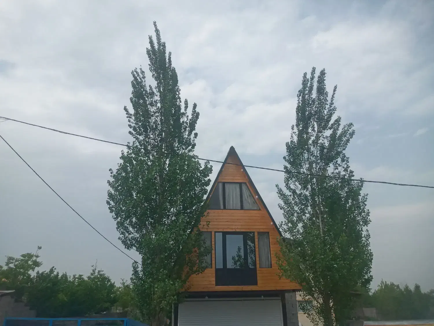 کلبه چوبی|اجارهٔ کوتاه‌مدت ویلا و باغ|رشت, توشیبا|دیوار