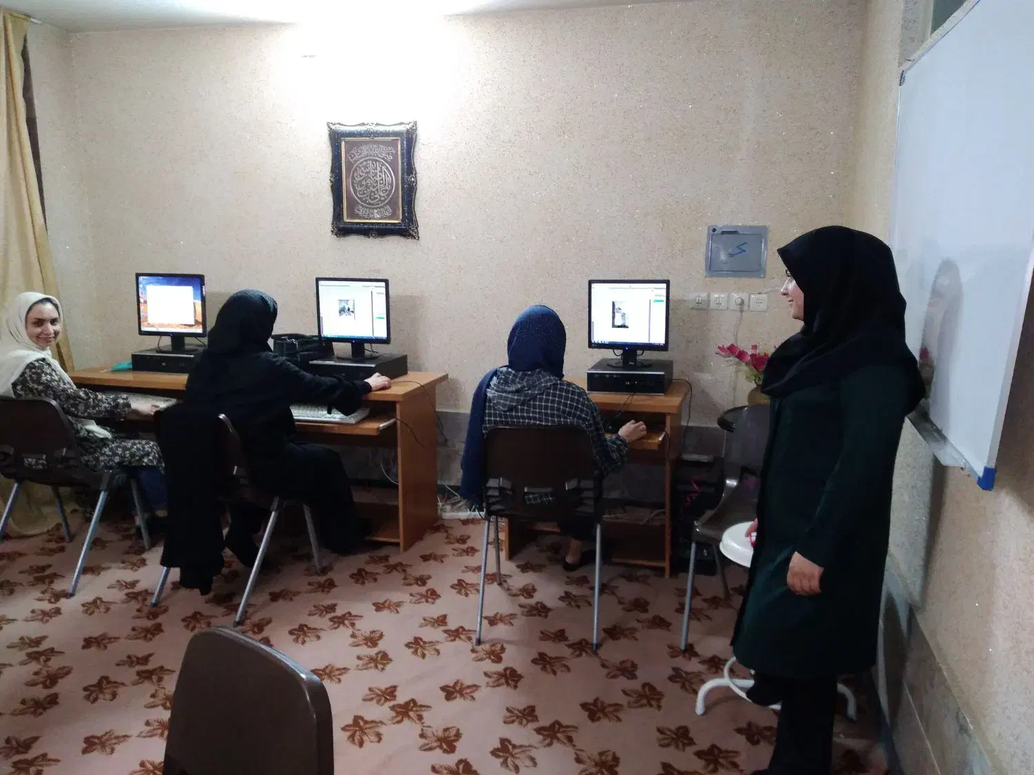 مهارت دیپلم  حسابداری. گرافیگ .مدیریت. طراحی دوخت|خدمات آموزشی|مشهد, پروین اعتصامی|دیوار