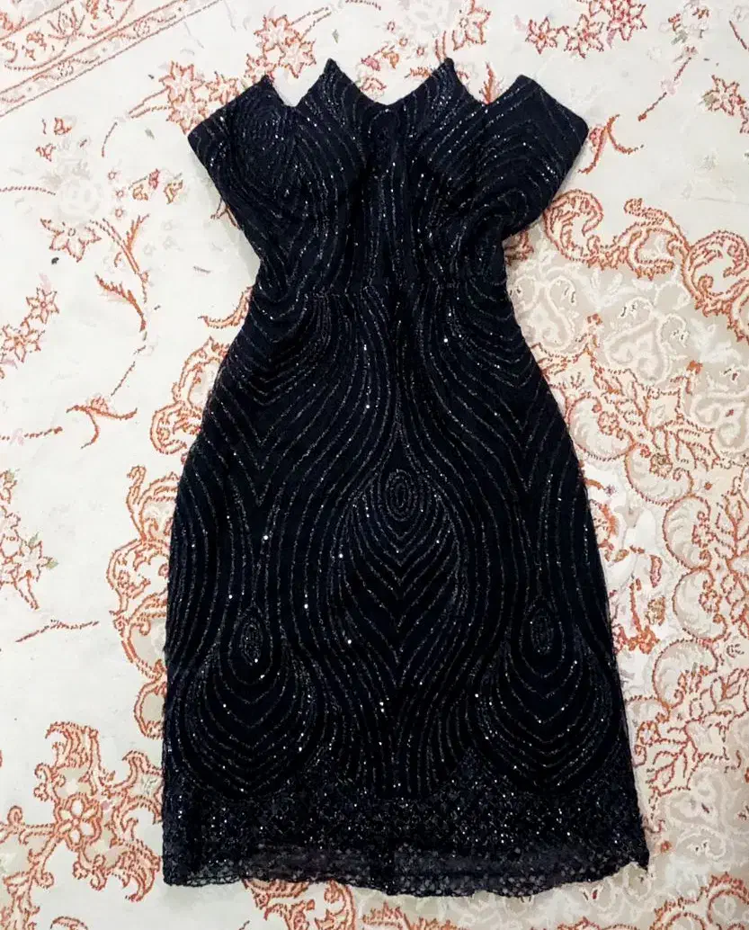 لباس مجلسی کوتاه|لباس|قم, شهر قائم|دیوار